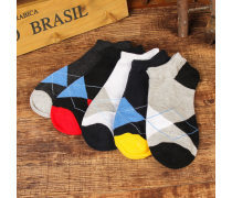 今夏必buy！潮流襪子新風尚，穿出你的個性態度